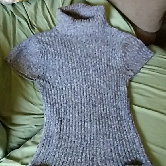 Adorable grey sweater 👗 - Picture 7 of 8